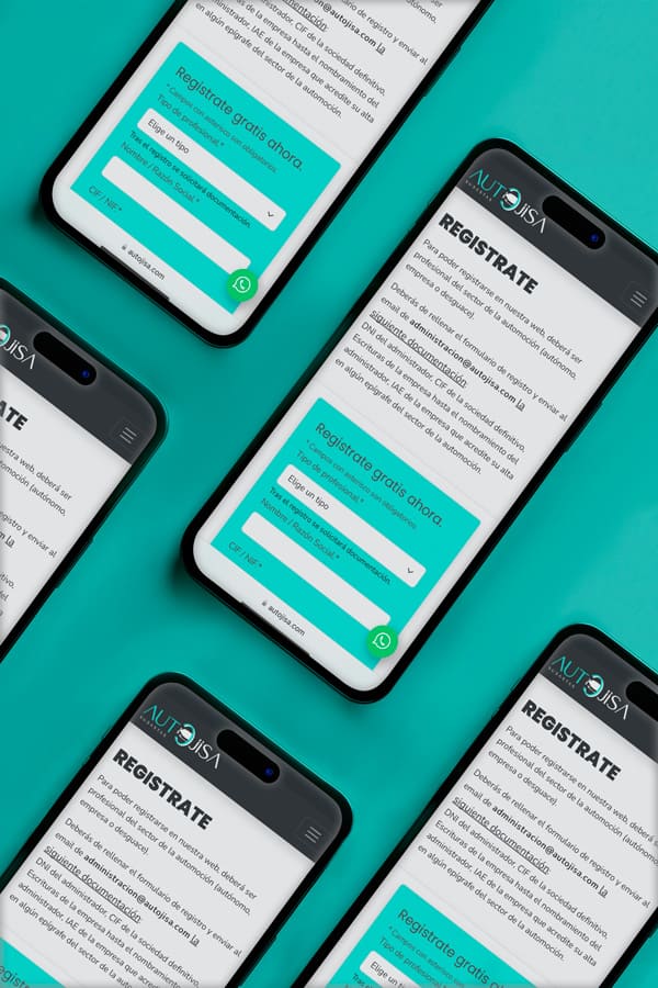Mockup de un teléfono móvil con la pantalla del formulario de registro de Autojisa, mostrando lo fácil que es registrarse online para vender un coche siniestrado